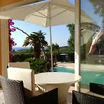 Mavilla 4*